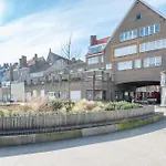 Nice And Bright Apartment With Parking For 8